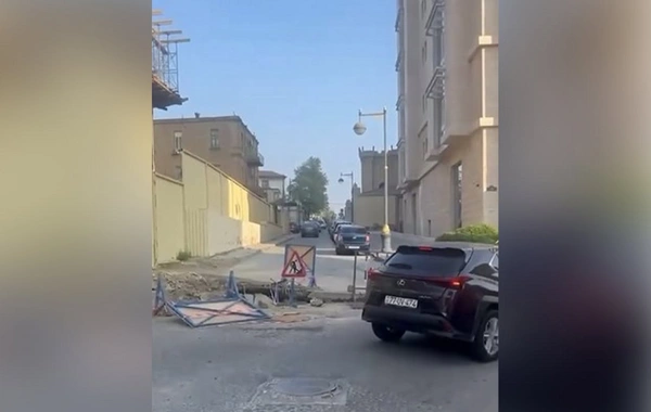 Yasamalda qəzalı yol - Tıxac yaradır - VİDEO