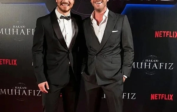 Çağatay Ulusoy və Kıvanç Tatlıtuğun 8 illik dəyişimi gündəm oldu
