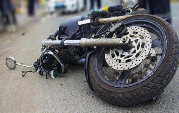 Siyəzəndə faciə: 11-ci sinif şagirdi motosikletlə evə çırpıldı