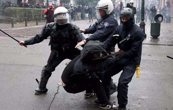Almaniyanın 34 şəhərində gənclər küçələrə töküldü - Polislə toqquşmalar oldu