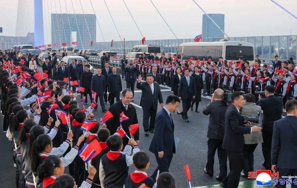 Kim Çen In Çindən Şimali Koreyaya yeni körpü ilə qayıtdı