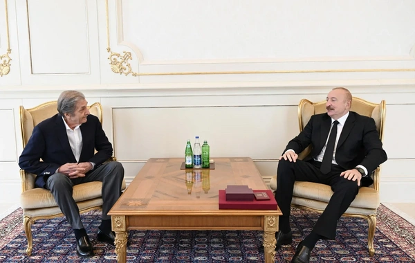 İlham Əliyev Fərhad Xəlilova İstiqlal ordenini təqdim edib - FOTOLAR