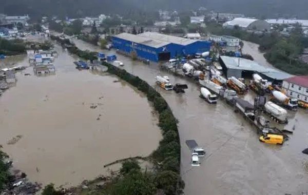 İstanbulda sel nəticəsində köməksiz qalan 3055 nəfər xilas edilib